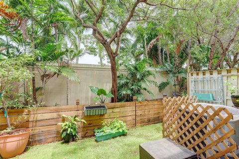Townhouse in Tamarac, Florida 3 bedrooms, 142.7 sq.m. № 2246732