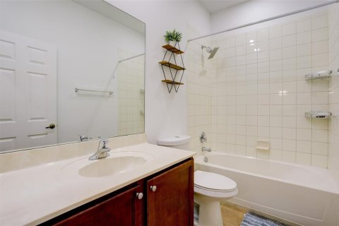 Townhouse in Tamarac, Florida 3 bedrooms, 142.7 sq.m. № 2246732 - photo 15