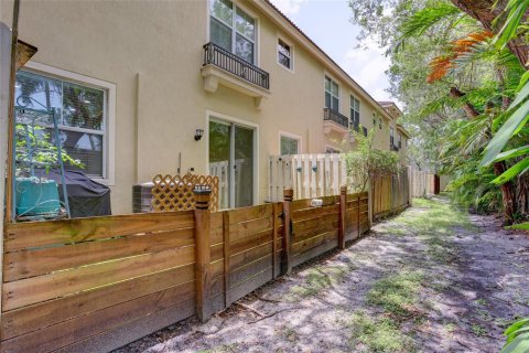 Townhouse in Tamarac, Florida 3 bedrooms, 142.7 sq.m. № 2246732 - photo 24