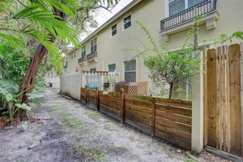 Townhouse in Tamarac, Florida 3 bedrooms, 142.7 sq.m. № 2246732 - photo 25