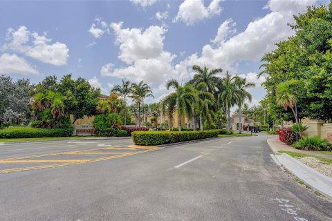 Townhouse in Tamarac, Florida 3 bedrooms, 142.7 sq.m. № 2246732 - photo 29