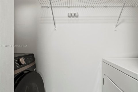 Condominio en venta en Sunny Isles Beach, Florida, 2 dormitorios, 95.13 m2 № 2008079 - foto 12