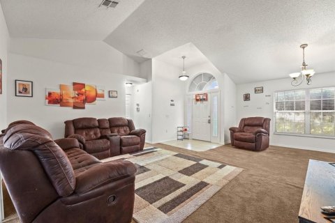 House in Deltona, Florida 3 bedrooms, 179.49 sq.m. № 2408089 - photo 4