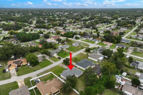 House in Deltona, Florida 3 bedrooms, 179.49 sq.m. № 2408089 - photo 30