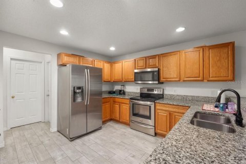 House in Deltona, Florida 3 bedrooms, 179.49 sq.m. № 2408089 - photo 8