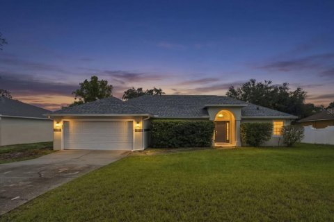 House in Deltona, Florida 3 bedrooms, 179.49 sq.m. № 2408089 - photo 2