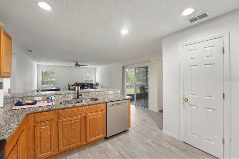 House in Deltona, Florida 3 bedrooms, 179.49 sq.m. № 2408089 - photo 10