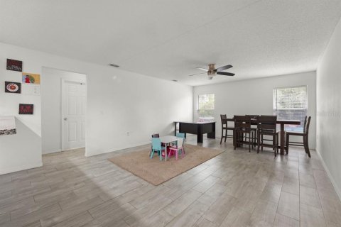 House in Deltona, Florida 3 bedrooms, 179.49 sq.m. № 2408089 - photo 6