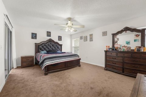 House in Deltona, Florida 3 bedrooms, 179.49 sq.m. № 2408089 - photo 19