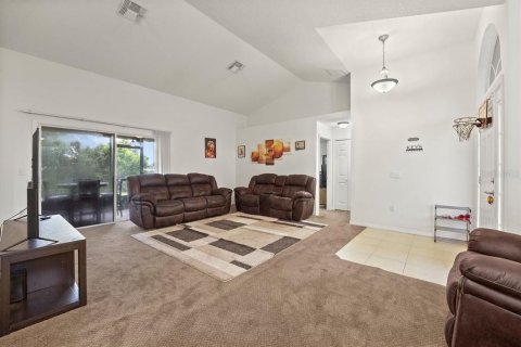 House in Deltona, Florida 3 bedrooms, 179.49 sq.m. № 2408089 - photo 3