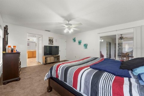 House in Deltona, Florida 3 bedrooms, 179.49 sq.m. № 2408089 - photo 20