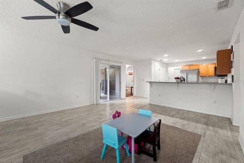 House in Deltona, Florida 3 bedrooms, 179.49 sq.m. № 2408089 - photo 7