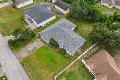 House in Deltona, Florida 3 bedrooms, 179.49 sq.m. № 2408089 - photo 29