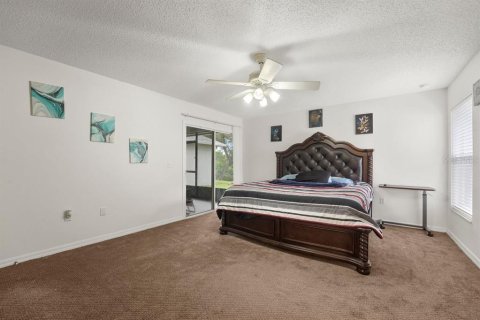 House in Deltona, Florida 3 bedrooms, 179.49 sq.m. № 2408089 - photo 21