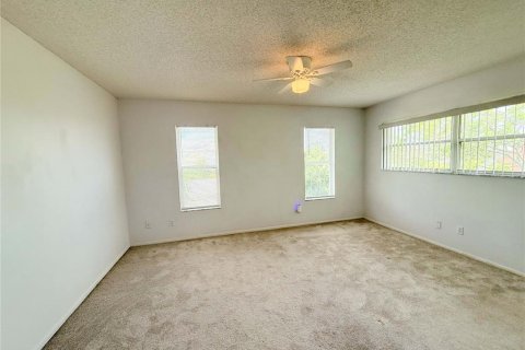 Townhouse in Indian Rocks Beach, Florida 3 bedrooms, 126.35 sq.m. № 1909136 - photo 10