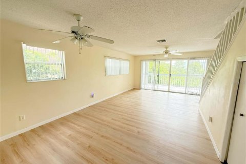 Townhouse in Indian Rocks Beach, Florida 3 bedrooms, 126.35 sq.m. № 1909136 - photo 3