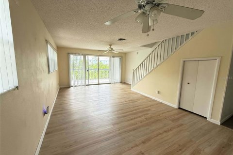 Townhouse in Indian Rocks Beach, Florida 3 bedrooms, 126.35 sq.m. № 1909136 - photo 4