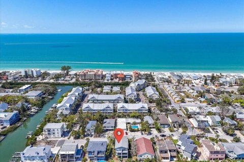Townhouse in Indian Rocks Beach, Florida 3 bedrooms, 126.35 sq.m. № 1909136 - photo 1