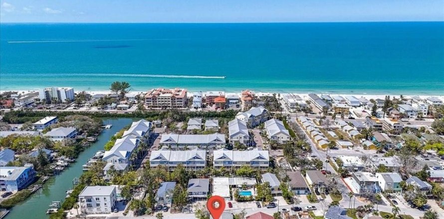 Townhouse in Indian Rocks Beach, Florida 3 bedrooms, 126.35 sq.m. № 1909136