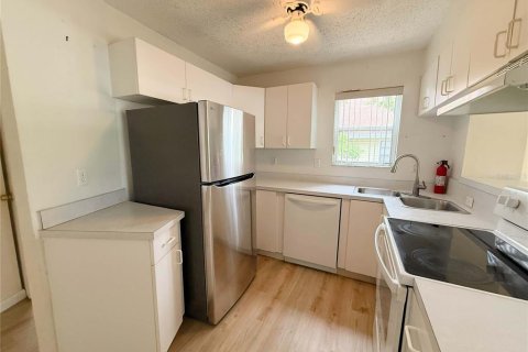 Townhouse in Indian Rocks Beach, Florida 3 bedrooms, 126.35 sq.m. № 1909136 - photo 5