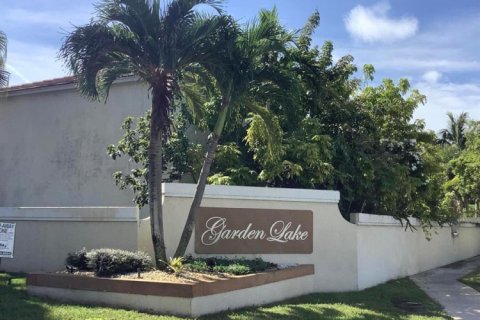 Villa ou maison à Pembroke Pines, Floride 3 chambres, 167.6 m2 № 2350889