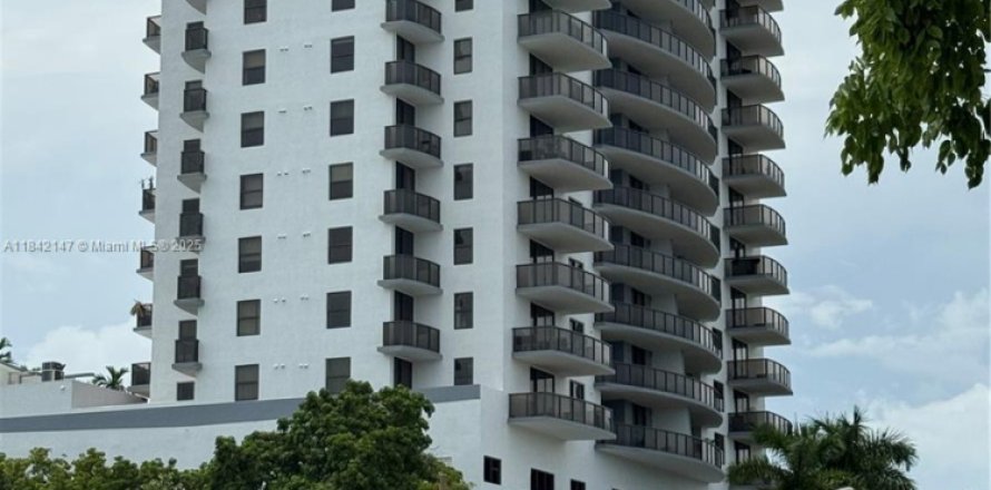 Condo in Miami, Florida, 2 bedrooms № 1834551