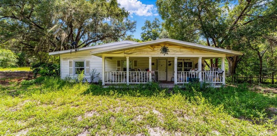 House in Dunnellon, Florida 3 bedrooms, 203.08 sq.m. № 2201460