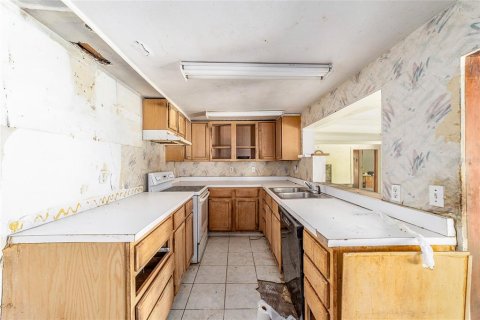 House in Dunnellon, Florida 3 bedrooms, 203.08 sq.m. № 2201460 - photo 8
