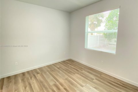 Immobilier commercial à vendre à West Palm Beach, Floride: 256.78 m2 № 1699363 - photo 13