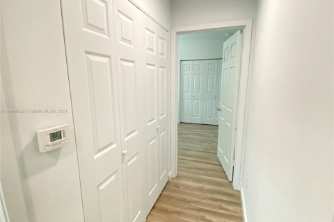 Immobilier commercial à vendre à West Palm Beach, Floride: 256.78 m2 № 1699363 - photo 18