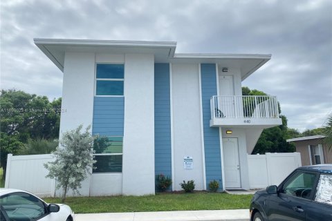 Immobilier commercial à vendre à West Palm Beach, Floride: 256.78 m2 № 1699363 - photo 1