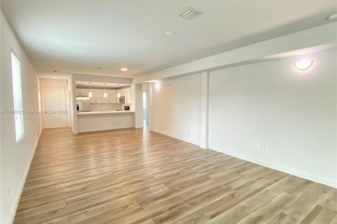 Immobilier commercial à vendre à West Palm Beach, Floride: 256.78 m2 № 1699363 - photo 11