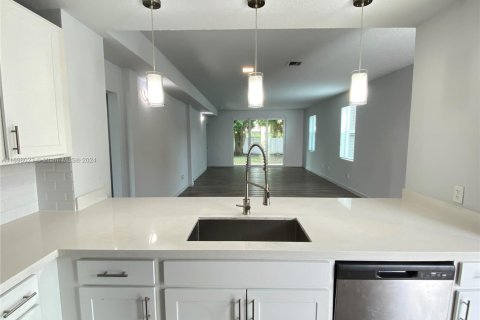Immobilier commercial à vendre à West Palm Beach, Floride: 256.78 m2 № 1699363 - photo 7