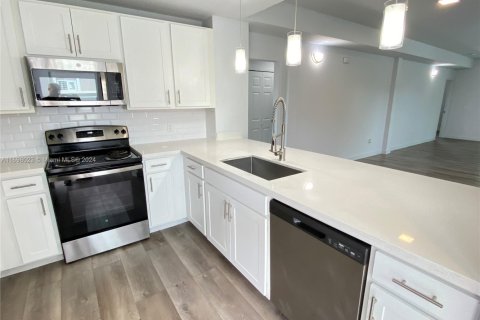 Immobilier commercial à vendre à West Palm Beach, Floride: 256.78 m2 № 1699363 - photo 6