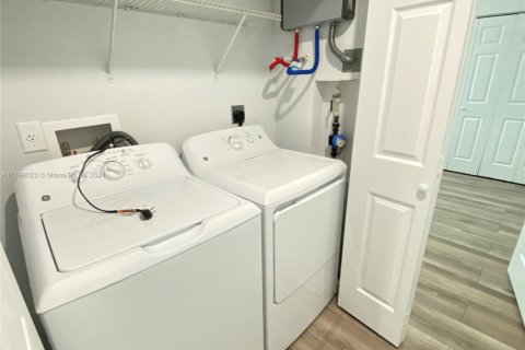 Immobilier commercial à vendre à West Palm Beach, Floride: 256.78 m2 № 1699363 - photo 19