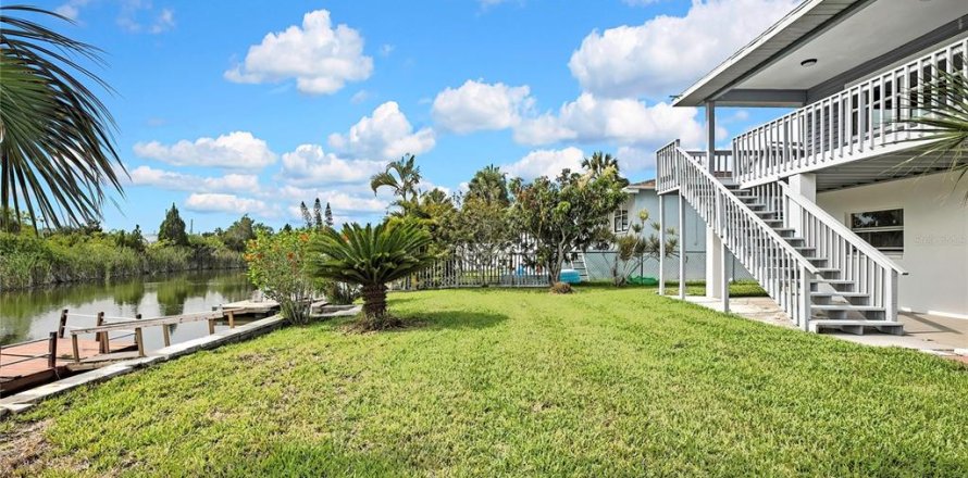 Casa en Hernando Beach, Florida 3 dormitorios, 130.06 m2 № 1795313