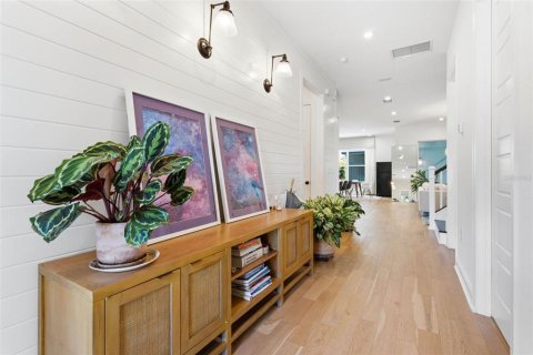House in Orlando, Florida 6 bedrooms, 356.19 sq.m. № 2203543 - photo 4