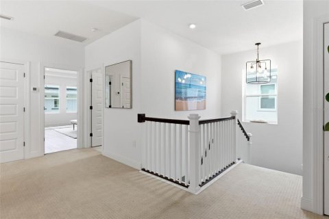 House in Orlando, Florida 6 bedrooms, 356.19 sq.m. № 2203543 - photo 29