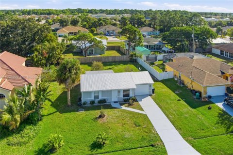 Casa en venta en Port St. Lucie, Florida, 2 dormitorios, 83.24 m2 № 1986901 - foto 2