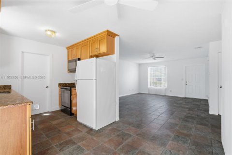 Casa en venta en Port St. Lucie, Florida, 2 dormitorios, 83.24 m2 № 1986901 - foto 8