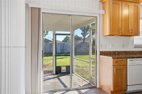 Casa en venta en Port St. Lucie, Florida, 2 dormitorios, 83.24 m2 № 1986901 - foto 7