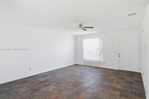 Casa en venta en Port St. Lucie, Florida, 2 dormitorios, 83.24 m2 № 1986901 - foto 6