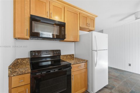 Casa en venta en Port St. Lucie, Florida, 2 dormitorios, 83.24 m2 № 1986901 - foto 10