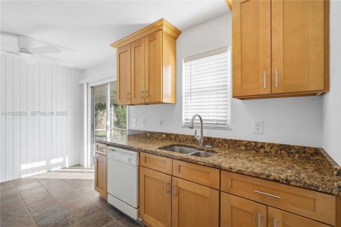 Casa en venta en Port St. Lucie, Florida, 2 dormitorios, 83.24 m2 № 1986901 - foto 9