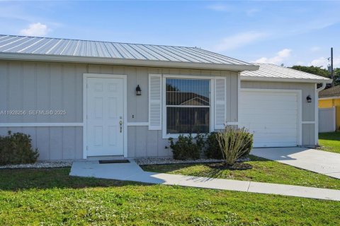 Casa en venta en Port St. Lucie, Florida, 2 dormitorios, 83.24 m2 № 1986901 - foto 3
