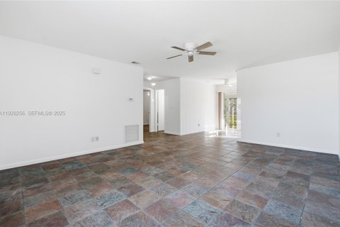 Casa en venta en Port St. Lucie, Florida, 2 dormitorios, 83.24 m2 № 1986901 - foto 5