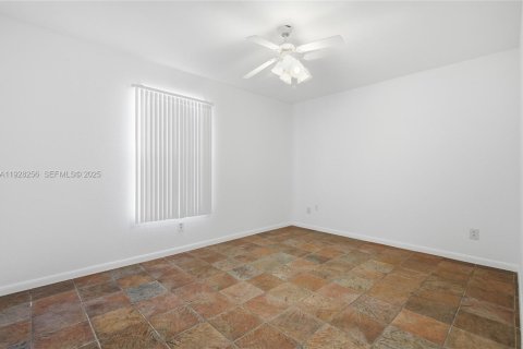 Casa en venta en Port St. Lucie, Florida, 2 dormitorios, 83.24 m2 № 1986901 - foto 11