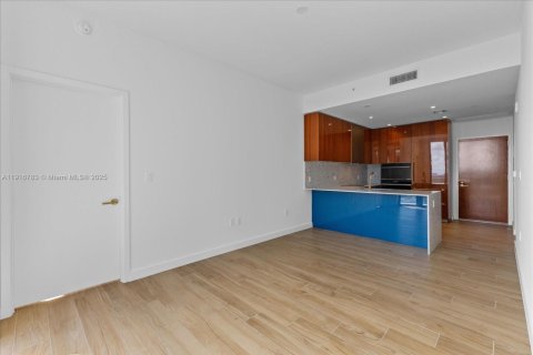 Condo in Miami, Florida, 2 bedrooms  № 1973808 - photo 5