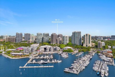 Condo in Miami, Florida, 2 bedrooms  № 1973808 - photo 13