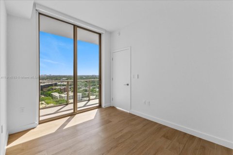 Condo in Miami, Florida, 2 bedrooms  № 1973808 - photo 11